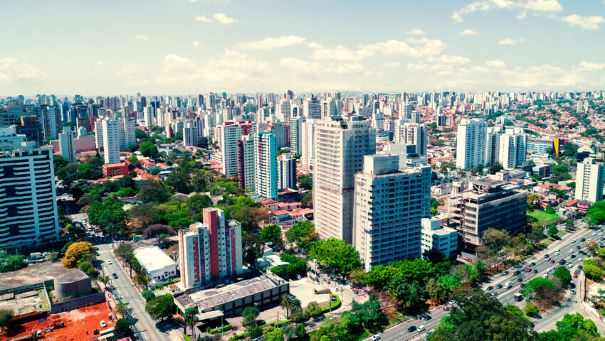 Vista aérea das proximidades da Vila Clementino, com a Avenida 23 de Maio ao fundo.